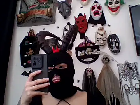 Snapshot of FeticheMacabre chatting on 12.20.25 FeticheMacabre online show from 12.20.25