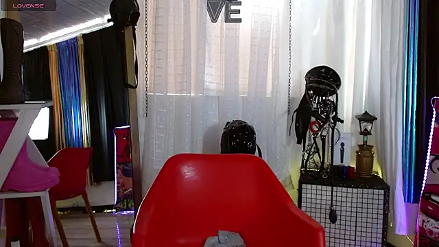 Snapshot of LatexDevil_Blondie chatting on 01.13.25 LatexDevil Blondie online show from 01.13.25