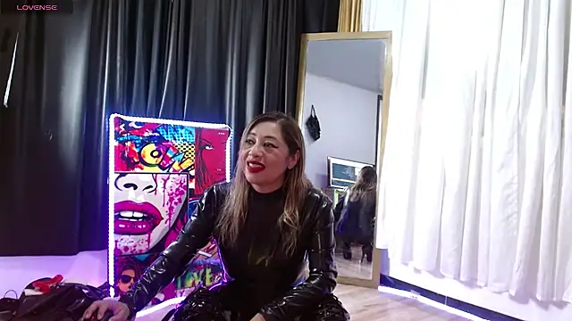 Snapshot of LatexDevil_Blondie chatting on 01.17.25 LatexDevil Blondie online show from 01.17.25