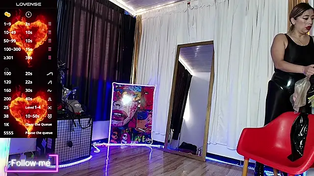 Snapshot of LatexDevil_Blondie chatting on 02.22.25 LatexDevil Blondie online show from 02.22.25