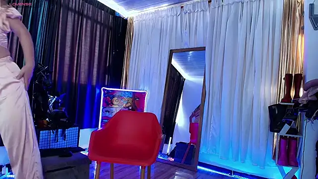 Snapshot of LatexDevil_Blondie chatting on 02.24.25 LatexDevil Blondie online show from 02.24.25