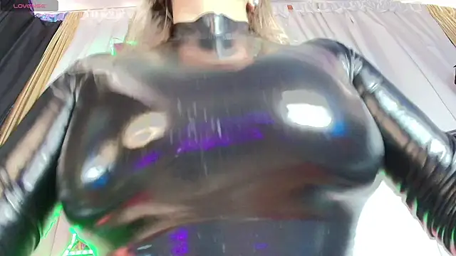 Snapshot of LatexDevil_Blondie chatting on 02.27.25 LatexDevil Blondie online show from 02.27.25