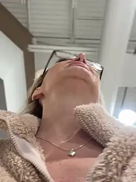 Snapshot of MessyNastyQueen chatting on 03.13.25 MessyNastyQueen online show from 03.13.25