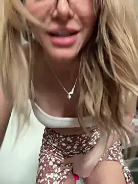 Snapshot of MessyNastyQueen chatting on 03.22.25 MessyNastyQueen online show from 03.22.25