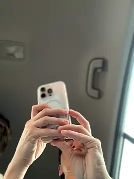 Snapshot of MessyNastyQueen chatting on 10.05.25 MessyNastyQueen online show from 10.05.25