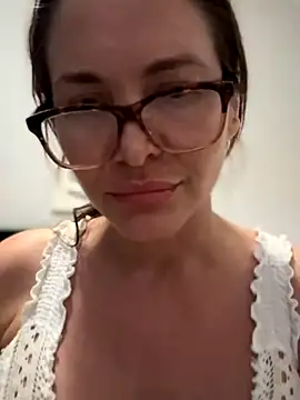 Snapshot of MessyNastyQueen chatting on 10.19.25 MessyNastyQueen online show from 10.19.25