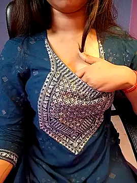 Snapshot of Aditi_1 chatting on 02.11.25 Aditi 1 online show from 02.11.25