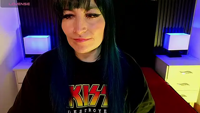 Snapshot of alicia_moom chatting on 06.26.26 alicia moom online show from 06.26.26
