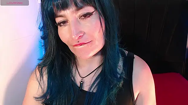 Snapshot of alicia_moom chatting on 07.18.26 alicia moom online show from 07.18.26