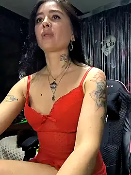 Snapshot of KikiXRed chatting on 12.10.24 KikiXRed online show from 12.10.24