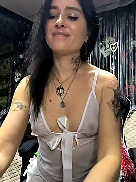 Snapshot of KikiXRed chatting on 01.11.25 KikiXRed online show from 01.11.25