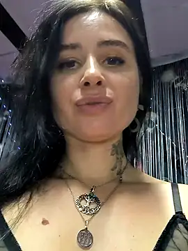 Snapshot of KikiXRed chatting on 01.17.25 KikiXRed online show from 01.17.25