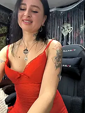 Snapshot of KikiXRed chatting on 02.06.25 KikiXRed online show from 02.06.25