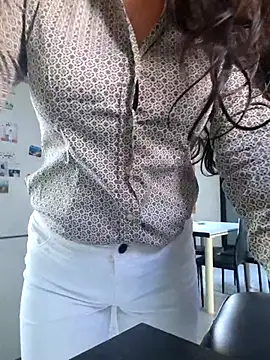 Snapshot of luxxe25 chatting on 11.26.25 luxxe25 online show from 11.26.25