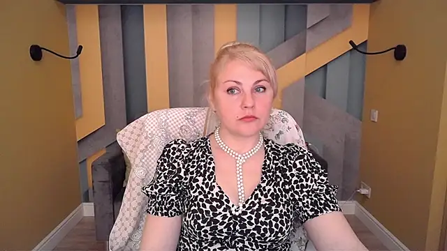 Candy Long online show from 04.25.26
