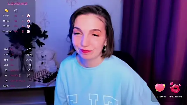 KindHazelHere  online show from 11.04.25