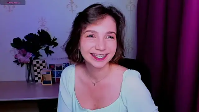 KindHazelHere  online show from 08.04.26