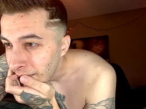 Snapshot of Bwcjoshbanks chatting on 12.20.25 Bwcjoshbanks online show from 12.20.25