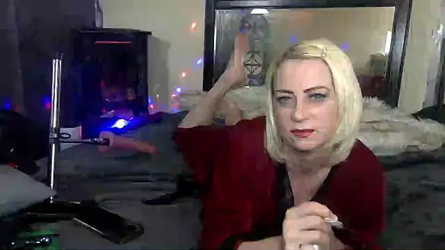 TiffaneyLove online show from 03.06.25