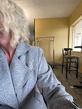 TiffaneyLove online show from 03.20.25