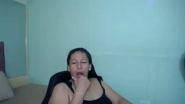 mature martina online show from 02.26.25