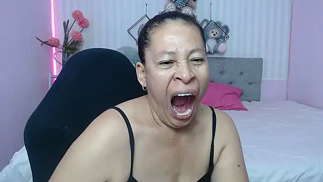 mature martina online show from 05.03.26