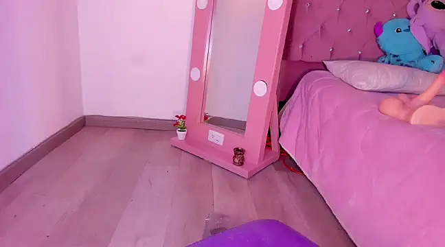 Snapshot of isa_red_hair chatting on 02.07.25 isa red hair online show from 02.07.25