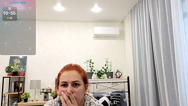 Snapshot of Anna127Moon chatting on 04.11.26 Anna127Moon online show from 04.11.26