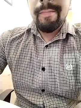 Snapshot of Gurjjerlund chatting on 03.19.25 Gurjjerlund online show from 03.19.25