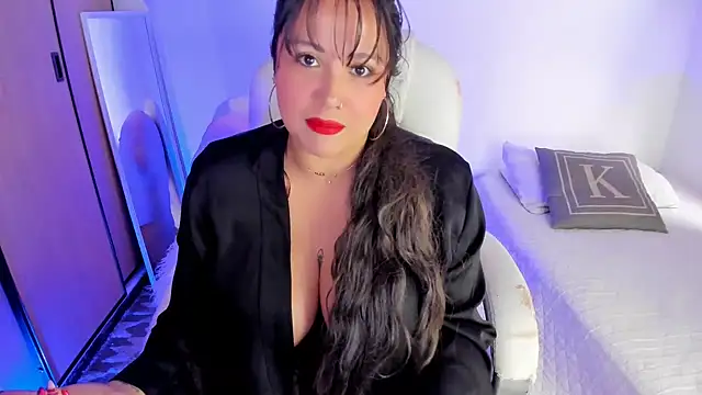 Snapshot of bigbooty-30 chatting on 01.24.25 bigbooty-30 online show from 01.24.25