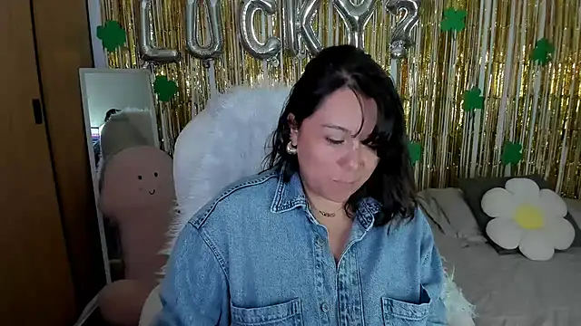 Snapshot of bigbooty-30 chatting on 03.15.25 bigbooty-30 online show from 03.15.25