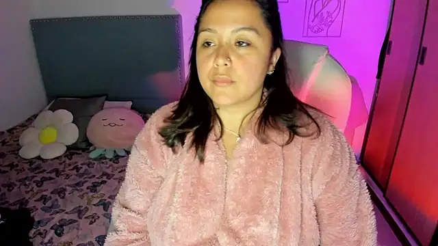 Snapshot of bigbooty-30 chatting on 11.25.25 bigbooty-30 online show from 11.25.25