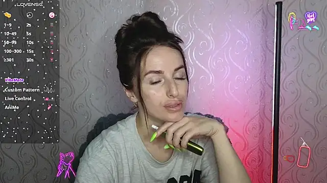 Snapshot of xx_adrihanna_xx chatting on 05.13.26 xx adrihanna xx online show from 05.13.26