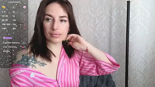 Snapshot of xx_adrihanna_xx chatting on 05.15.26 xx adrihanna xx online show from 05.15.26