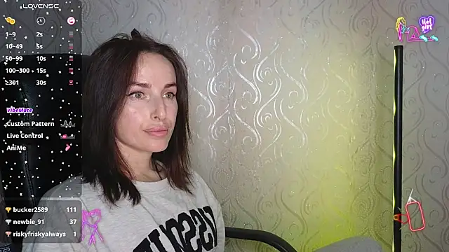 Snapshot of xx_adrihanna_xx chatting on 05.17.26 xx adrihanna xx online show from 05.17.26