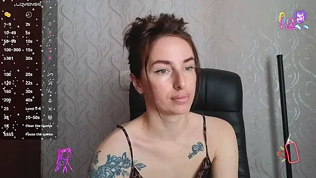 Snapshot of xx_adrihanna_xx chatting on 06.08.26 xx adrihanna xx online show from 06.08.26