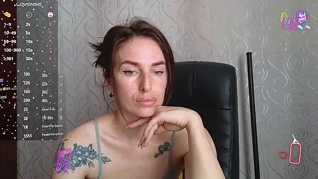 Snapshot of xx_adrihanna_xx chatting on 06.10.26 xx adrihanna xx online show from 06.10.26
