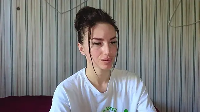 Snapshot of xx_adrihanna_xx chatting on 06.30.26 xx adrihanna xx online show from 06.30.26
