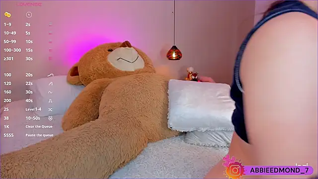 Snapshot of AbbieEdmond chatting on 01.27.25 AbbieEdmond online show from 01.27.25