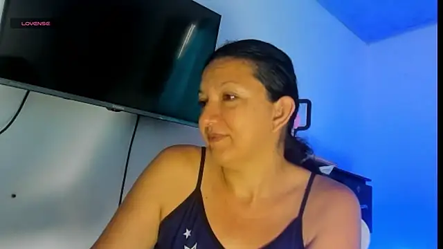 Snapshot of Angelblue_ chatting on 06.06.26 Angelblue online show from 06.06.26
