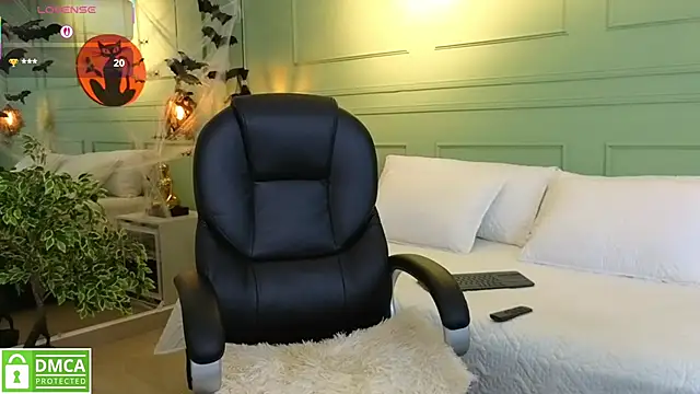 Snapshot of kataliina__ chatting on 10.16.25 kataliina online show from 10.16.25