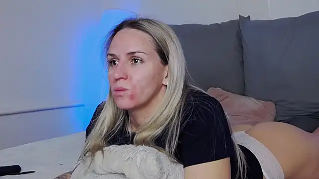 SofiJames online show from 12.14.25