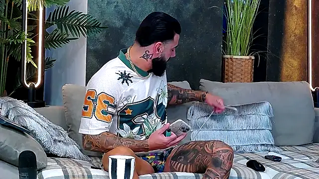 masterkingofmusclee online show from 11.11.25