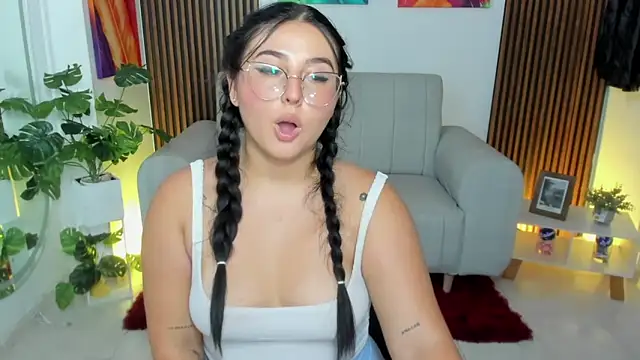 Snapshot of iraide_castro chatting on 02.11.25 iraide castro online show from 02.11.25