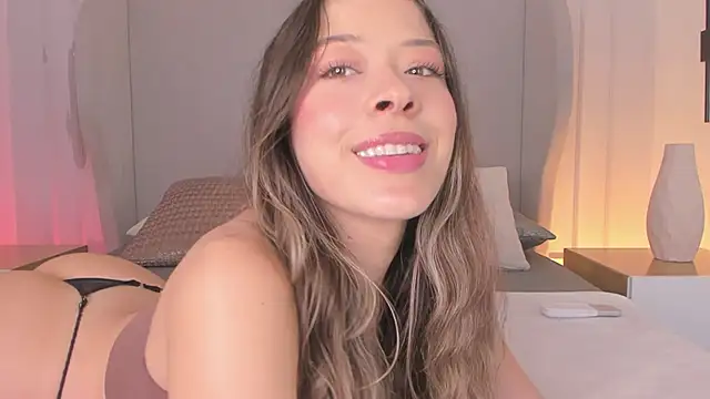 Snapshot of chloe_d chatting on 11.23.25 chloe d online show from 11.23.25