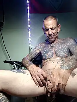 Snapshot of deepstroker42071 chatting on 10.13.25 deepstroker42071 online show from 10.13.25