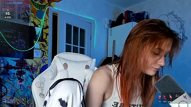 Snapshot of Sunny_Mouse_ chatting on 12.07.24 Sunny Mouse online show from 12.07.24