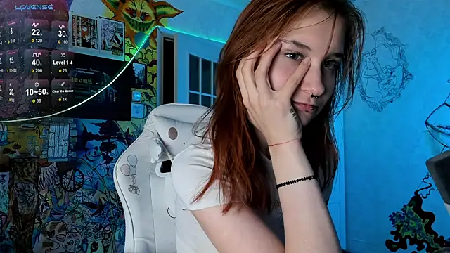 Snapshot of Sunny_Mouse_ chatting on 12.12.24 Sunny Mouse online show from 12.12.24