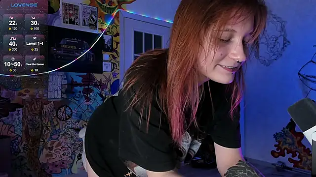 Snapshot of Sunny_Mouse_ chatting on 12.13.24 Sunny Mouse online show from 12.13.24