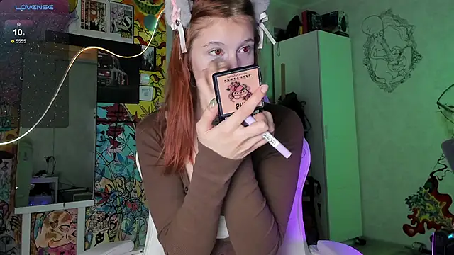 Snapshot of Sunny_Mouse_ chatting on 12.13.24 Sunny Mouse online show from 12.13.24